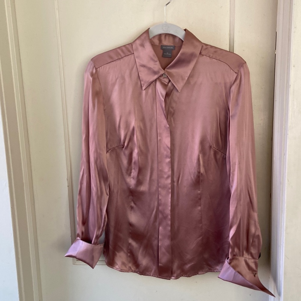 NWT Ann Taylor  Fitted Silk Satin Blouse. Size 10